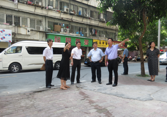 区委书记林定亮走进丹霞人大代表联络站接待群众_图片新闻_龙湖区人民