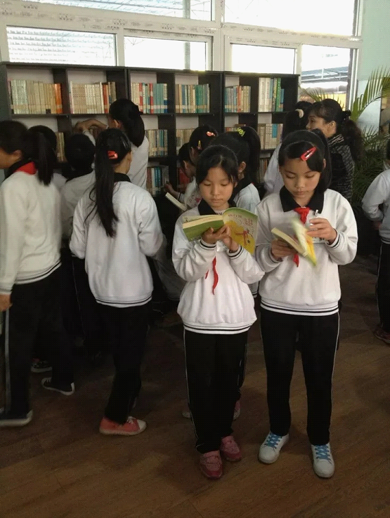 设立汕头德华学校图书流动站