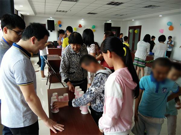 “六一”狂欢游园会现场