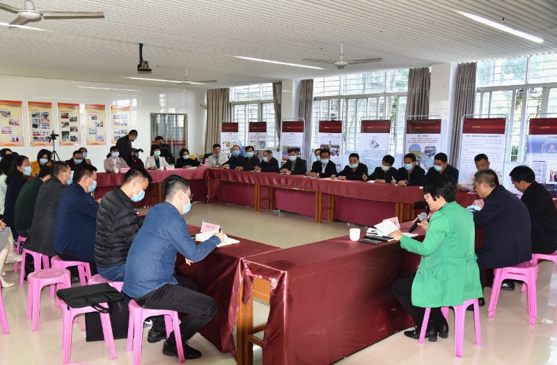  生动活泼上好思政课 I 区政府主要领导深入学校作加强思政课建设专题辅导_5