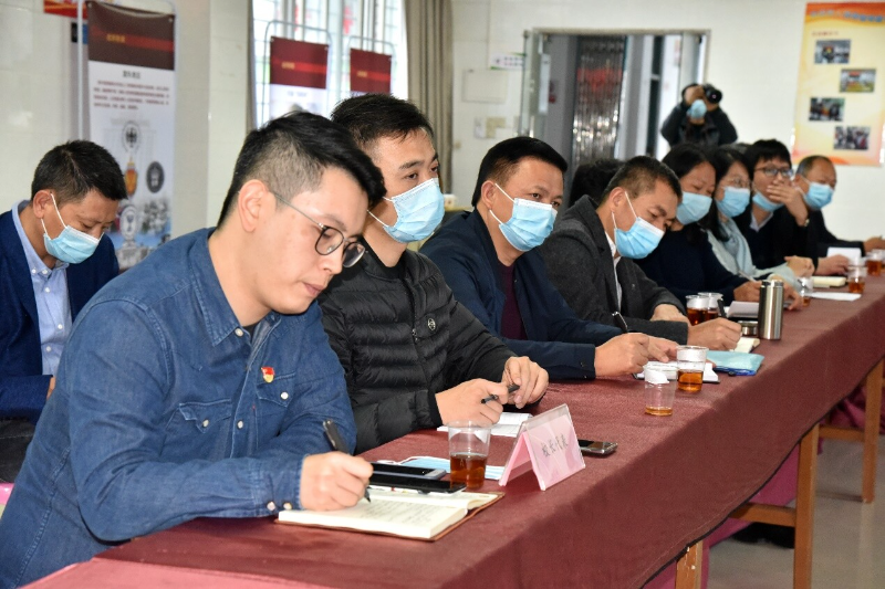  生动活泼上好思政课 I 区政府主要领导深入学校作加强思政课建设专题辅导_4