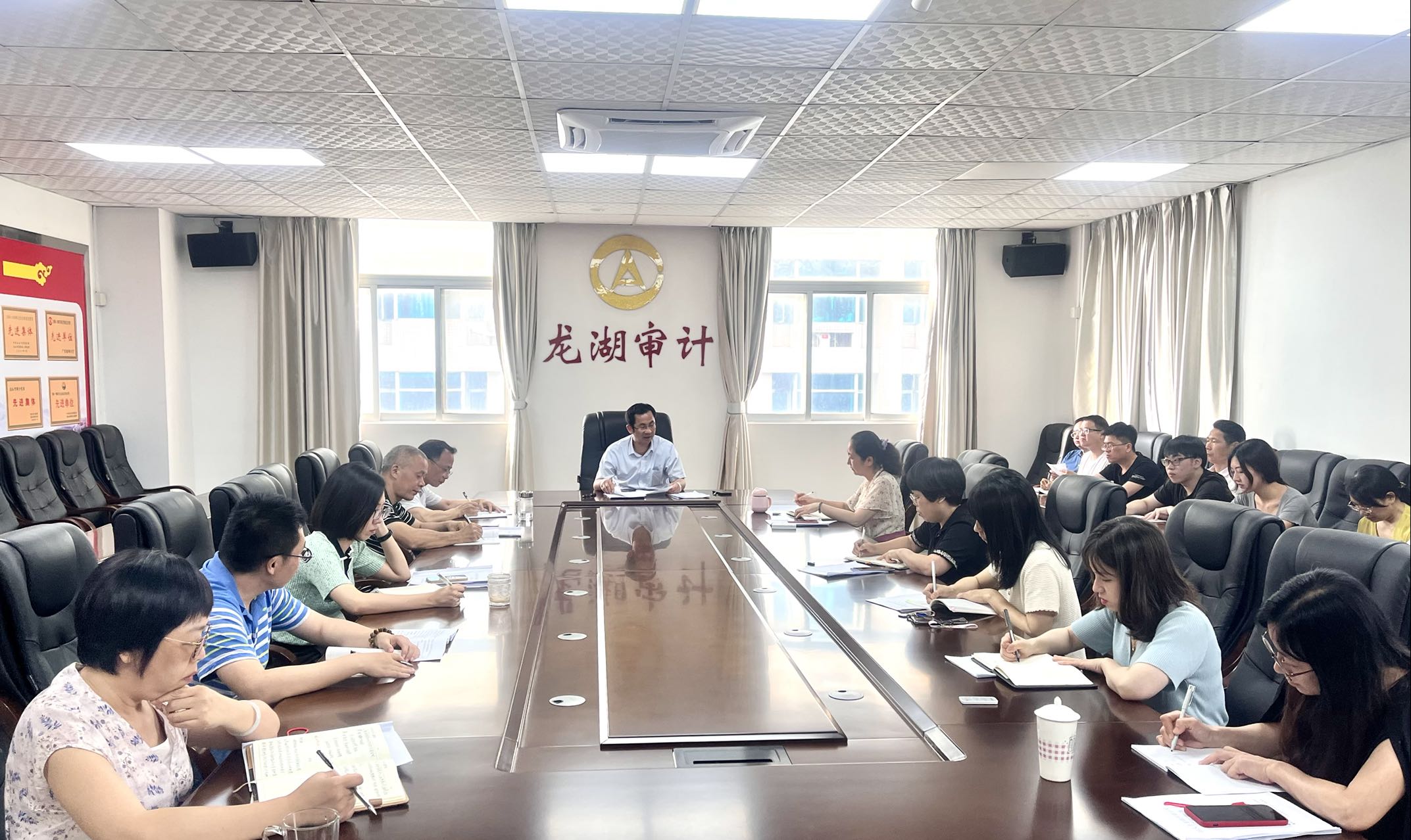 龙湖区审计局传达学习贯彻省第十三次党代会精神