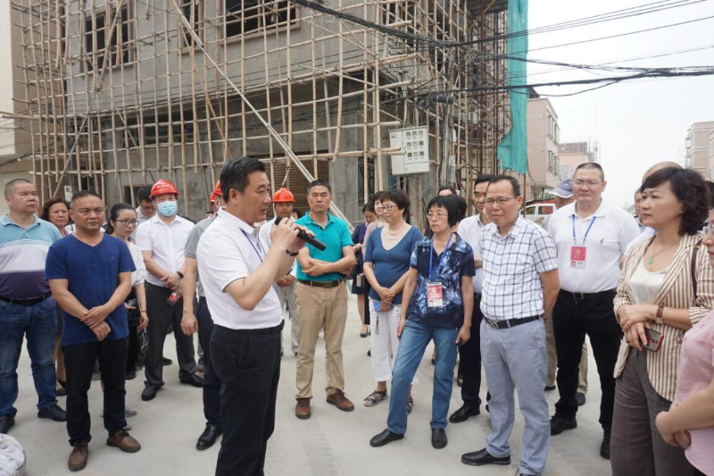 龙湖区人大常委会组织市人大代表对原外砂新溪片区雨污分流和供水管网