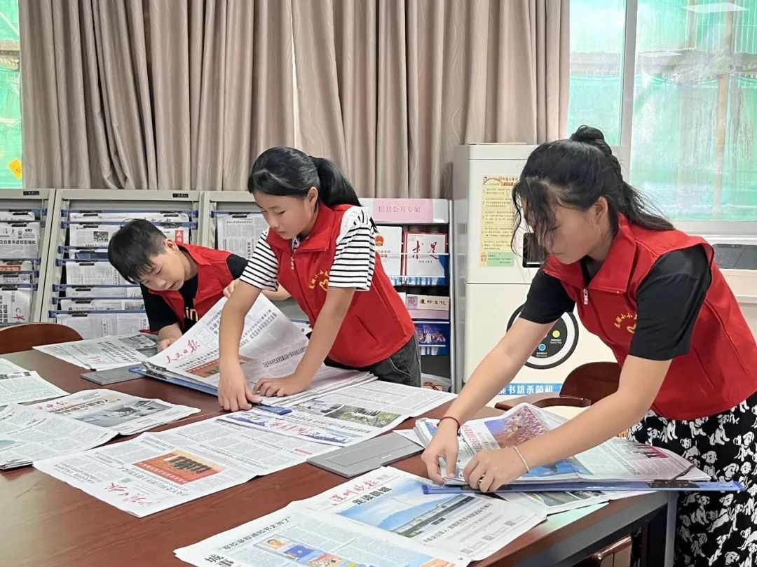 整理报纸.jpg