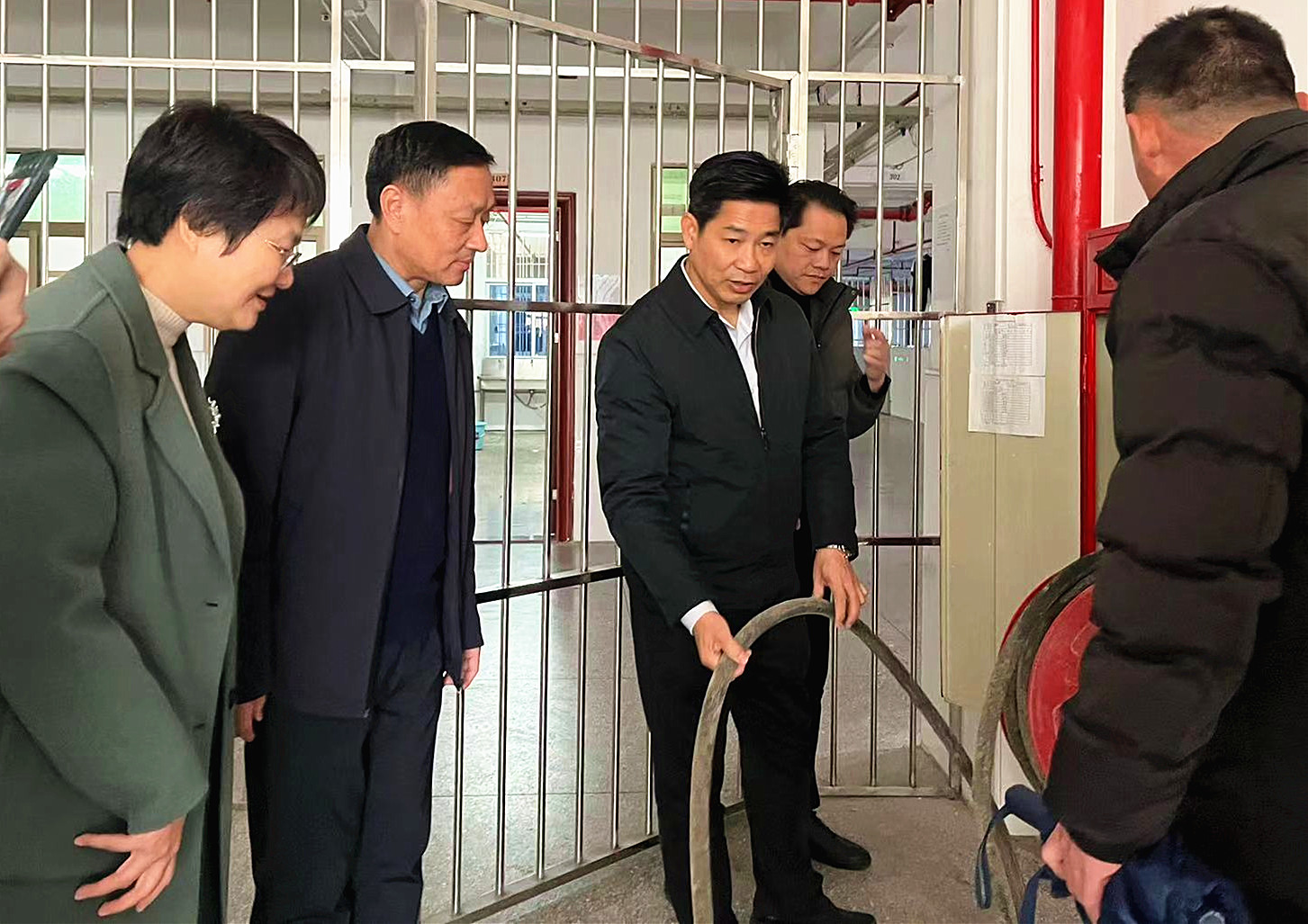 陈泽波副书记检查校园安全3.jpg
