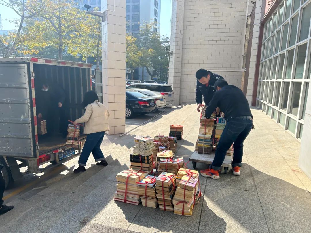 区图书馆为欧汀文化站（分馆）配置图书(2).jpg