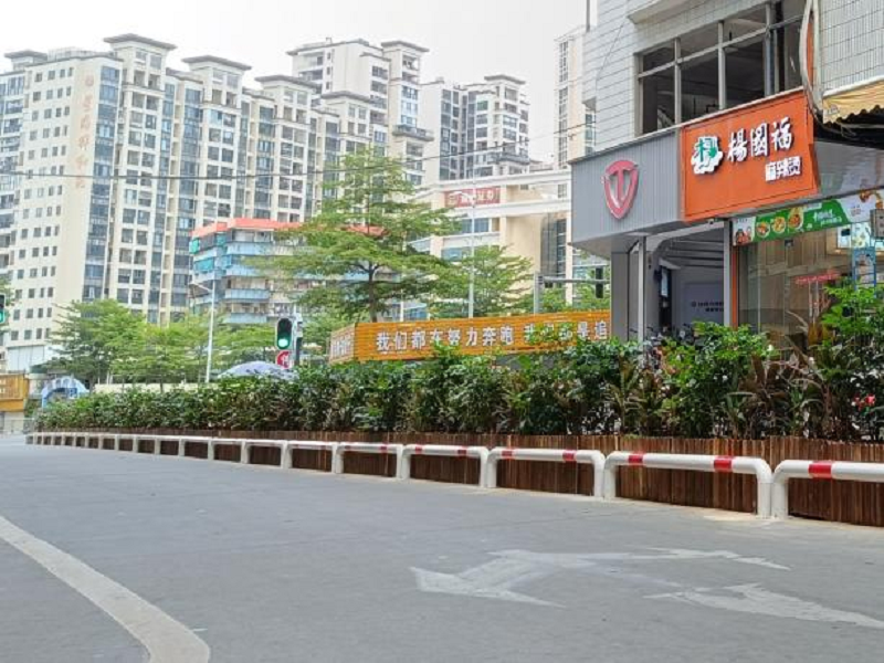 广兴社区改造“隔离栏花箱”.png
