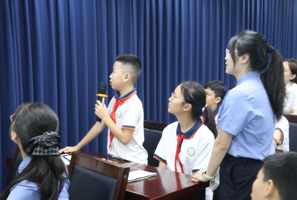 6.同学踊跃发言-截图.png