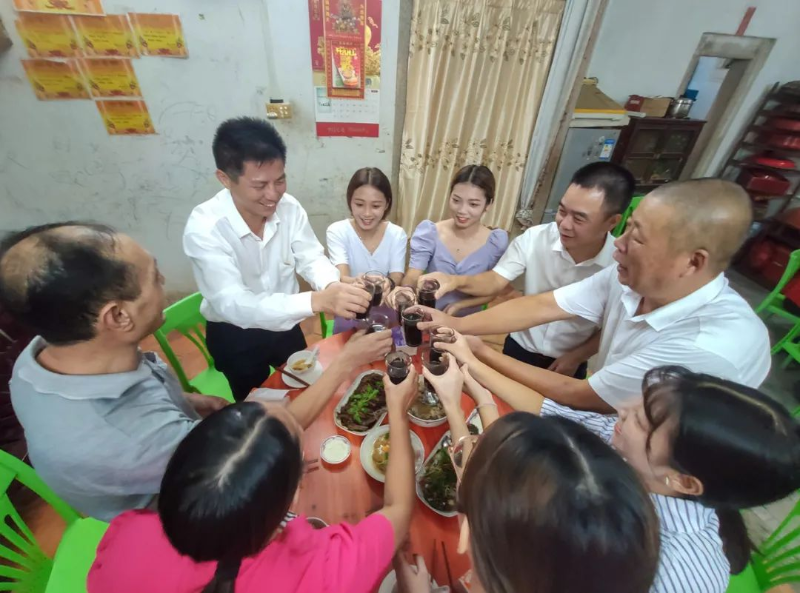 国家税务总局 人力资源社会保障部 国务院扶贫办教育部关于实施支持和促进重点群体创业就业有关税收政策具体操作问题的公告_页面_02.jpg