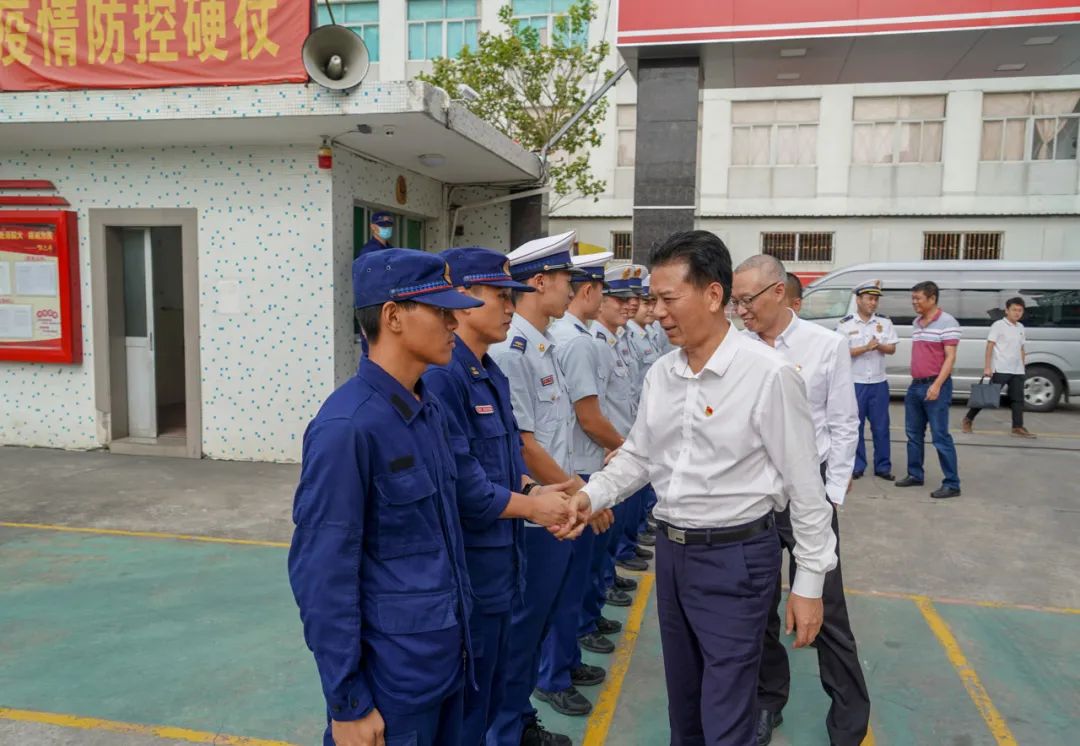 国家税务总局 人力资源社会保障部 国务院扶贫办教育部关于实施支持和促进重点群体创业就业有关税收政策具体操作问题的公告_页面_05.jpg
