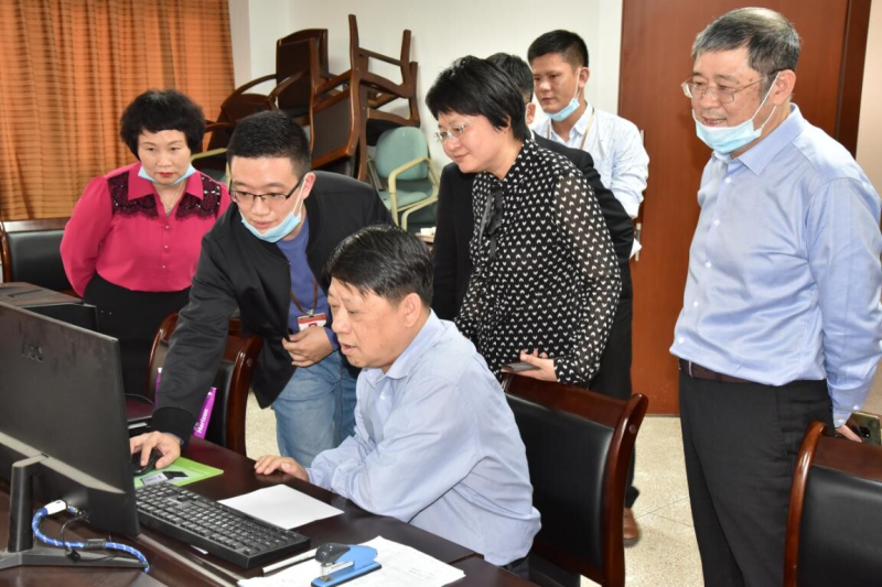 67守好责任田护好一校人龙湖区委林定亮书记莅临一线检查指导区教育